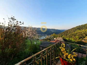 Moradia T4 para Venda em Santa Maria de Sardoura