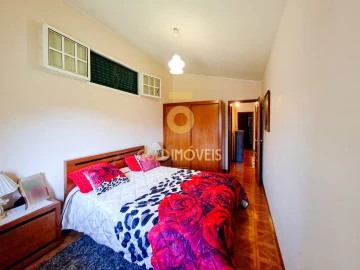 Moradia T4 para Venda em Santa Maria de Sardoura