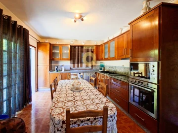 Moradia T4 para Venda em Santa Maria de Sardoura