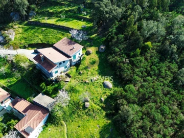 Moradia T4 para Venda em Santa Maria de Sardoura