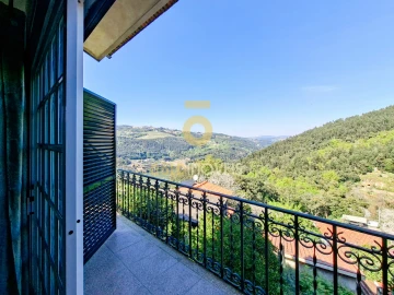 Moradia T4 para Venda em Santa Maria de Sardoura