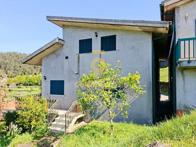 Moradia T4 para Venda em Santa Maria de Sardoura Foto 4