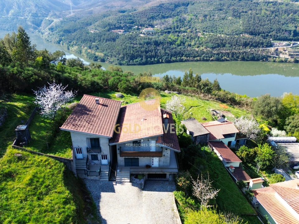 Moradia T4 para Venda em Santa Maria de Sardoura Foto 1