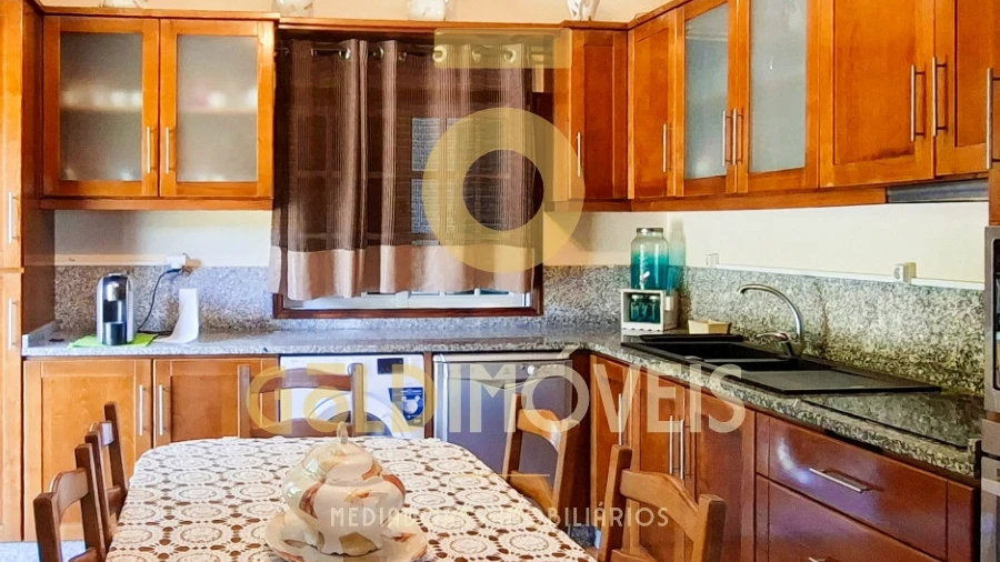 Moradia T4 para Venda em Santa Maria de Sardoura