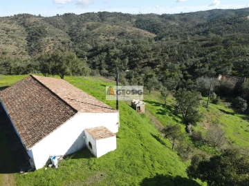 Quinta T2 para Venda em São Barnabe