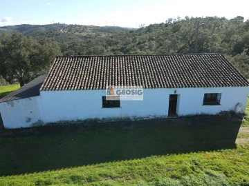 Quinta T2 para Venda em São Barnabe