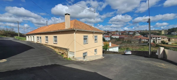 Moradia T5 para Venda em São Martinho de Angueira