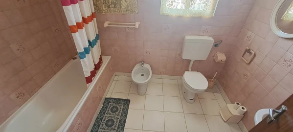 Moradia T5 para Venda em São Martinho de Angueira