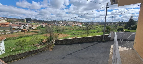 Moradia T5 para Venda em São Martinho de Angueira