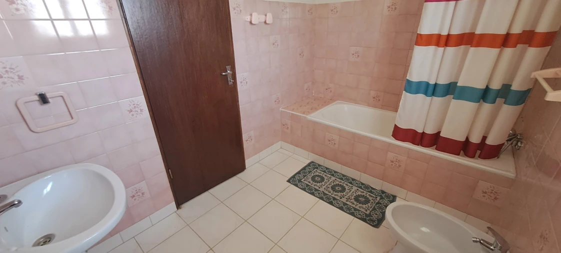 Moradia T5 para Venda em São Martinho de Angueira Foto 28