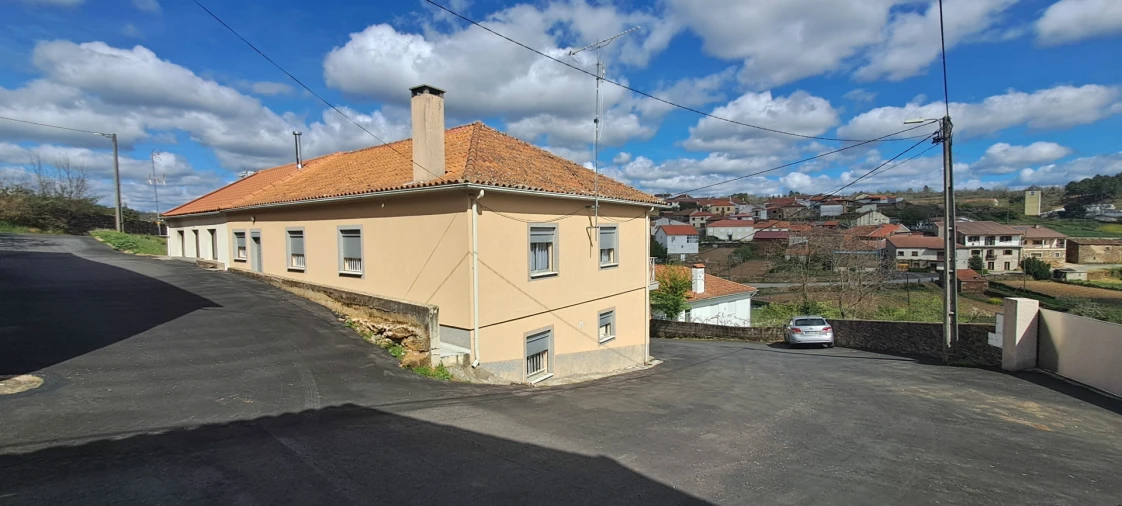 Moradia T5 para Venda em São Martinho de Angueira Foto 3