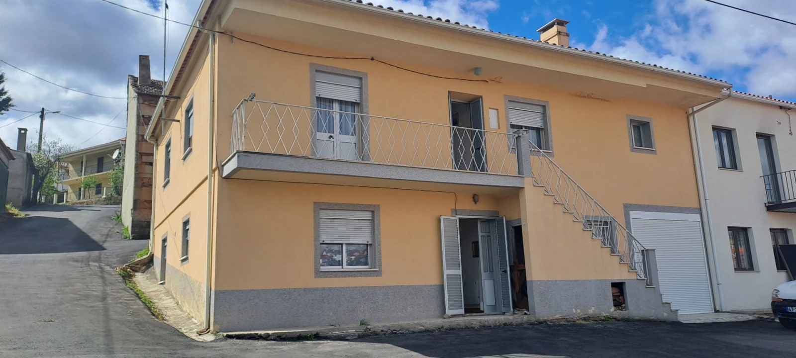 Moradia T5 para Venda em São Martinho de Angueira Foto 2