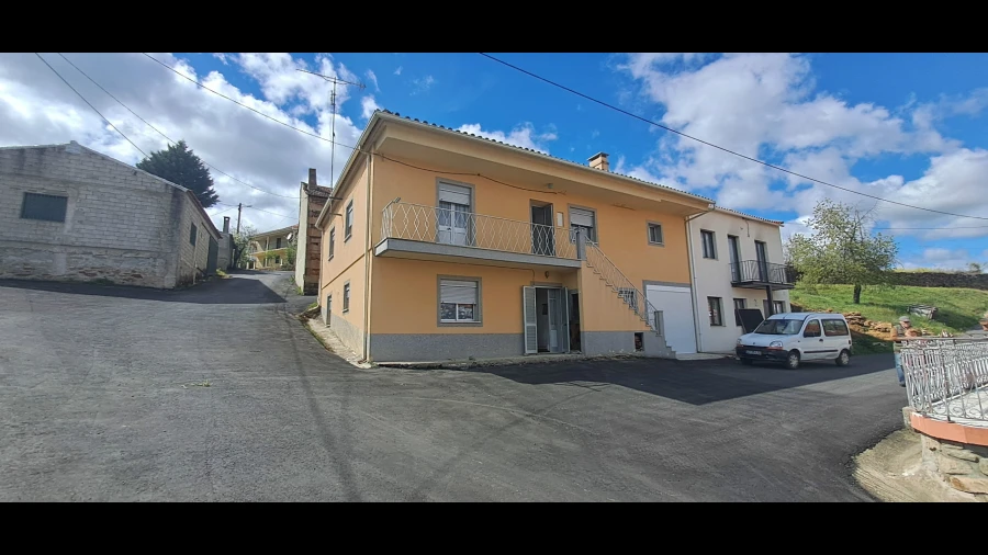 Moradia T5 para Venda em São Martinho de Angueira