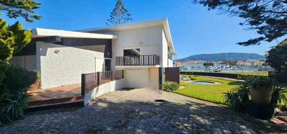 Moradia T5 para Venda em Castelo do Neiva