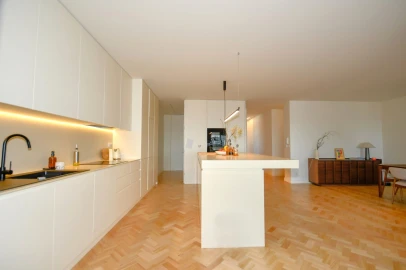 Apartamento T4 para Arrendamento em Cedofeita, Santo Ildefonso, Sé, Miragaia, São Nicolau e Vitória