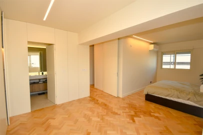 Apartamento T4 para Arrendamento em Cedofeita, Santo Ildefonso, Sé, Miragaia, São Nicolau e Vitória