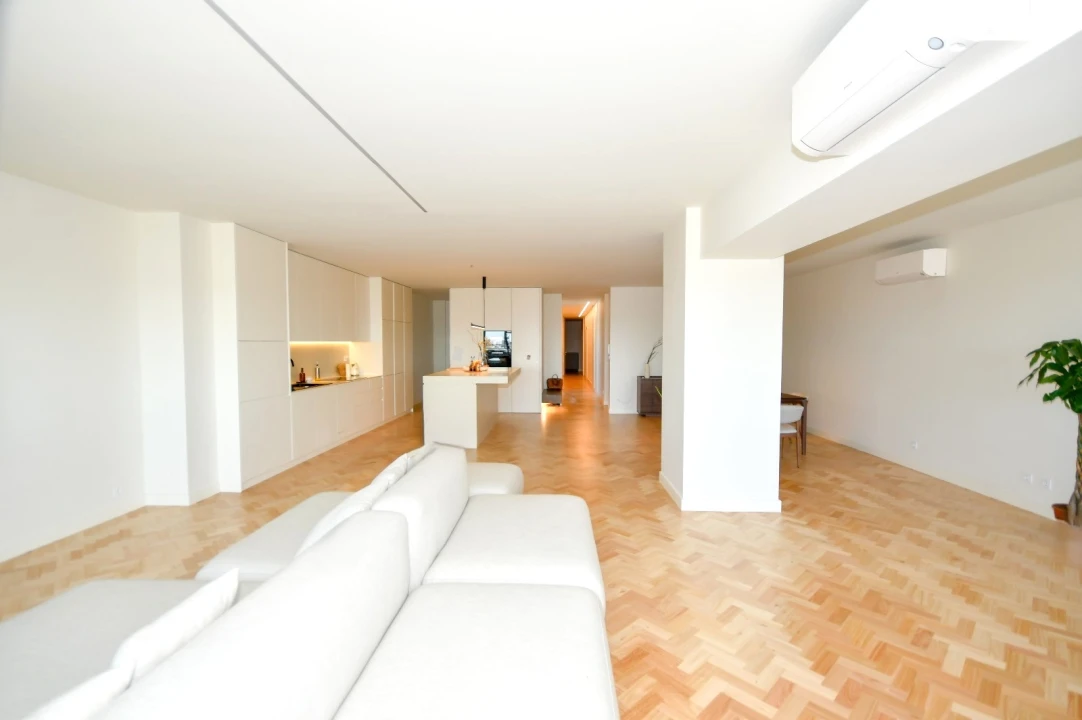 Apartamento T4 para Arrendamento em Cedofeita, Santo Ildefonso, Sé, Miragaia, São Nicolau e Vitória Foto 3