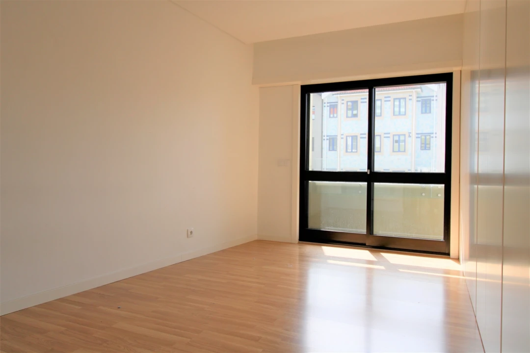 Apartamento T3 para Arrendamento em Aldoar, Foz do Douro e Nevogilde Foto 2