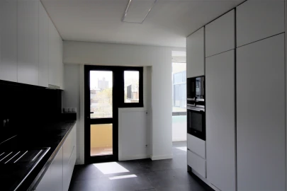 Apartamento T3 para Arrendamento em Aldoar, Foz do Douro e Nevogilde