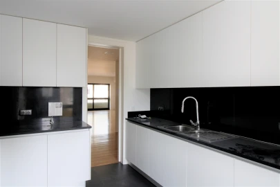 Apartamento T3 para Arrendamento em Aldoar, Foz do Douro e Nevogilde