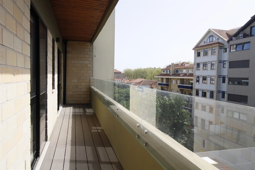 Apartamento T3 para Arrendamento em Aldoar, Foz do Douro e Nevogilde Foto 1