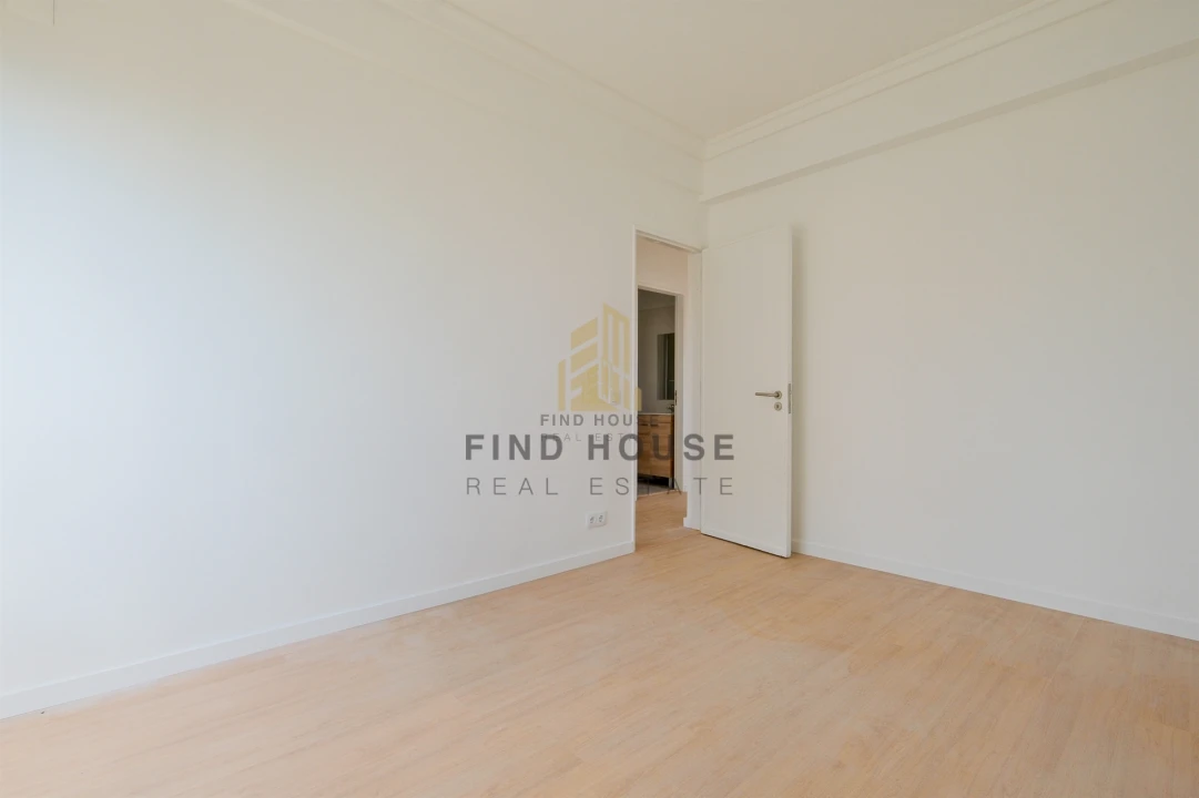 Apartamento T2 para Arrendamento em Penha de França Foto 16