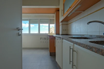 Apartamento T2 para Arrendamento em Penha de França