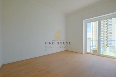 Apartamento T2 para Arrendamento em Penha de França