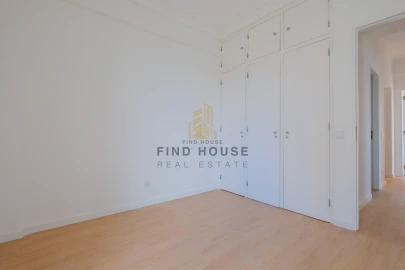 Apartamento T2 para Arrendamento em Penha de França