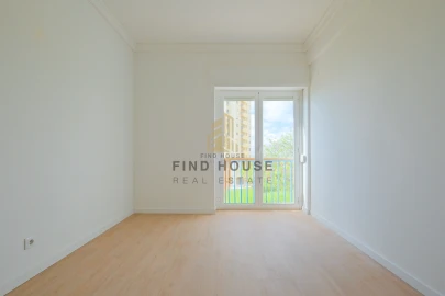 Apartamento T2 para Arrendamento em Penha de França