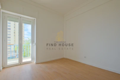 Apartamento T2 para Arrendamento em Penha de França