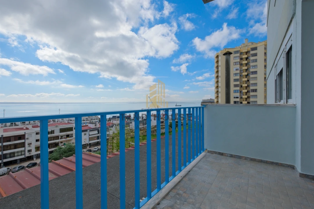 Apartamento T2 para Arrendamento em Penha de França Foto 1