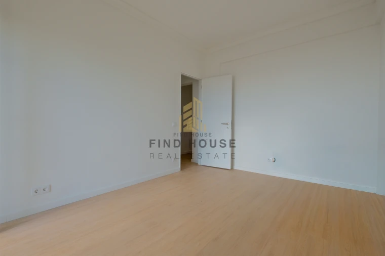 Apartamento T2 para Arrendamento em Penha de França Foto 7