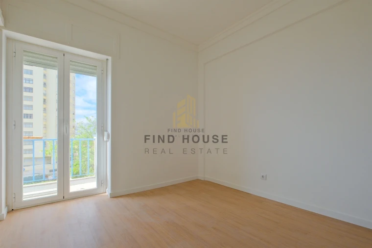 Apartamento T2 para Arrendamento em Penha de França Foto 17