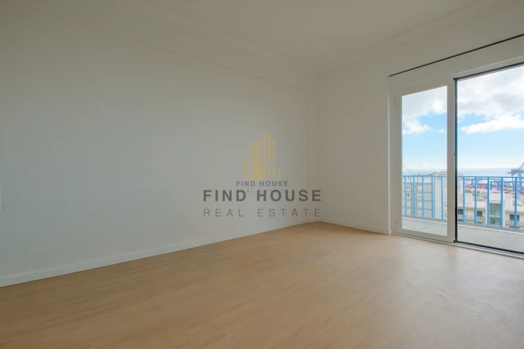 Apartamento T2 para Arrendamento em Penha de França Foto 4