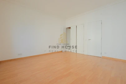 Apartamento T1 para Arrendamento em Penha de França