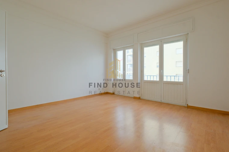 Apartamento T1 para Arrendamento em Penha de França Foto 3