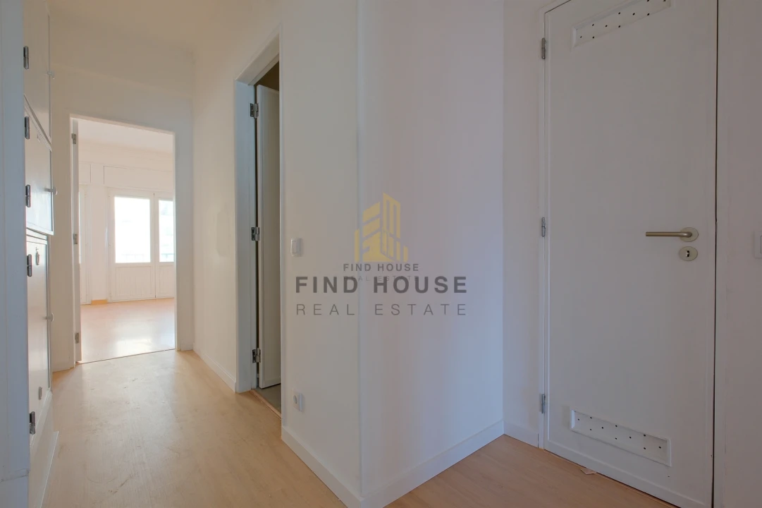 Apartamento T1 para Arrendamento em Penha de França Foto 8