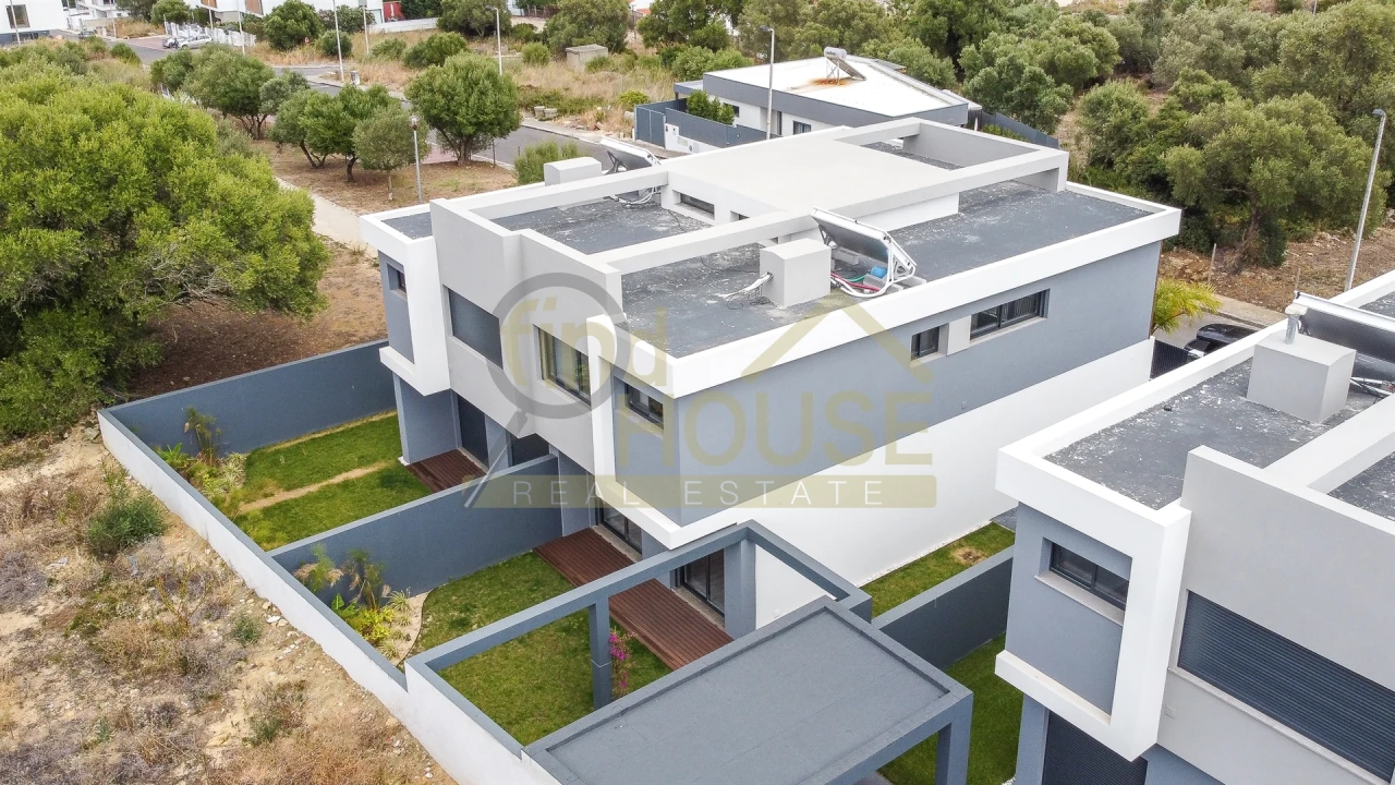 Moradia T3 para Venda em Alcabideche Foto 3