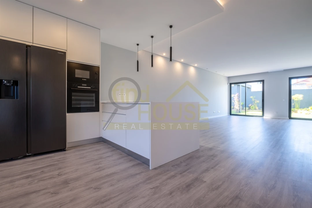 Moradia T3 para Venda em Alcabideche Foto 9