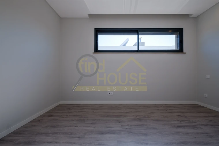 Moradia T3 para Venda em Alcabideche Foto 15