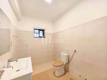 Moradia T6 para Venda em Rio de Mouro