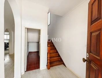 Moradia T6 para Venda em Rio de Mouro