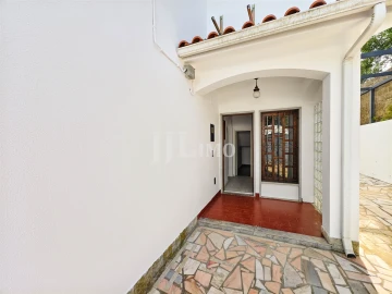 Moradia T6 para Venda em Rio de Mouro