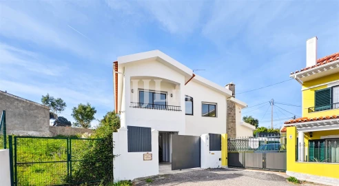 Moradia T6 para Venda em Rio de Mouro