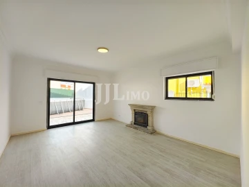 Moradia T6 para Venda em Rio de Mouro