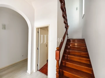 Moradia T6 para Venda em Rio de Mouro