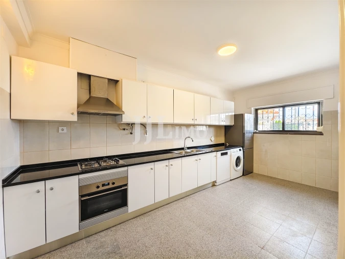 Moradia T6 para Venda em Rio de Mouro Foto 6