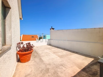 Moradia T3 para Arrendamento em Charneca de Caparica e Sobreda