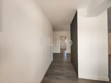 Moradia T3 para Arrendamento em Charneca de Caparica e Sobreda